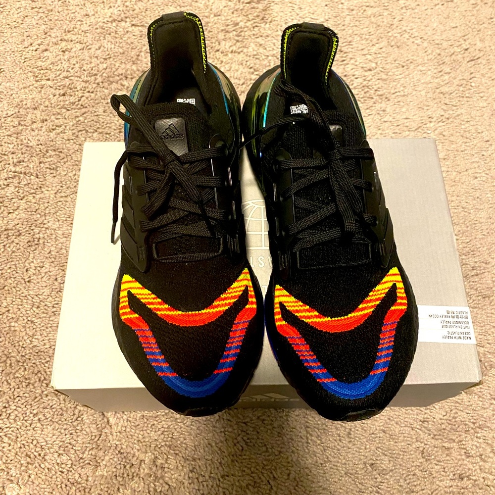 - Adidas ultra boost 22 black!! Shoes worn a one times.men's size 7 women size 8